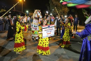 طاهر وعامر يشهدان ديفيليه مهرجان الإسماعيلية الدولى للفنون الشعبية (12)